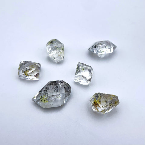 Cristal de roche biterminé à inclusions de pétrole - Taille 2