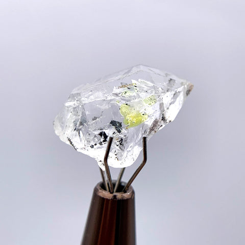 Cristal de roche biterminé à inclusions de pétrole (ENHYDRO) - ref03