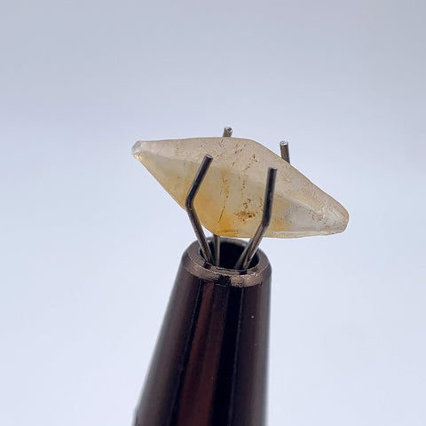 Saphir jaune brut cristallisé - ref02