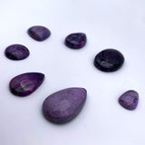 Sugilite violette cabochons