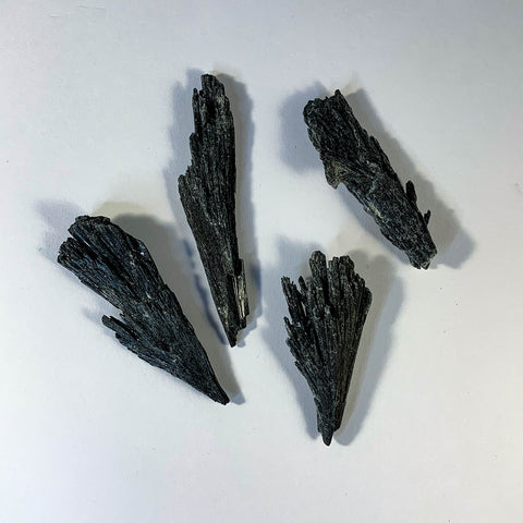 Cyanite noire brute - Taille 1