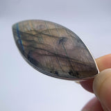 Pendentif en serti clos argent 925 ~ Labradorite violette dorée, forme mandorle