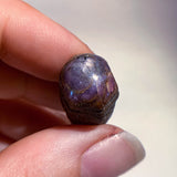 Saphir rutilé semi-poli - bleu violacé ref08